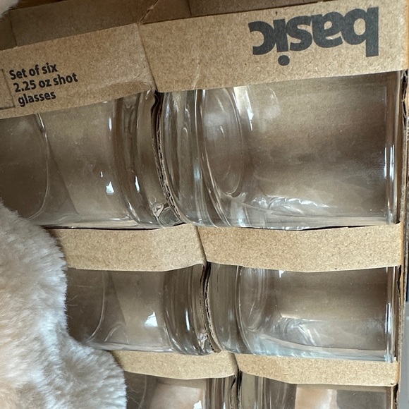 NWT! Basic Shot Glass Set - Picture 2 of 7